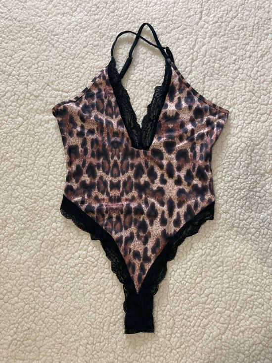 Tops - New cheetah print bodysuit